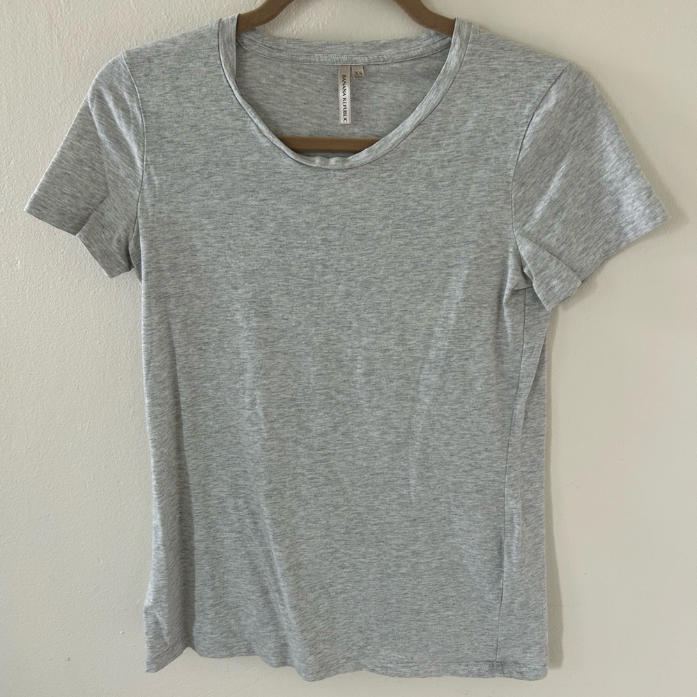 Banana Republic Light Gray Short Sleeve Tee